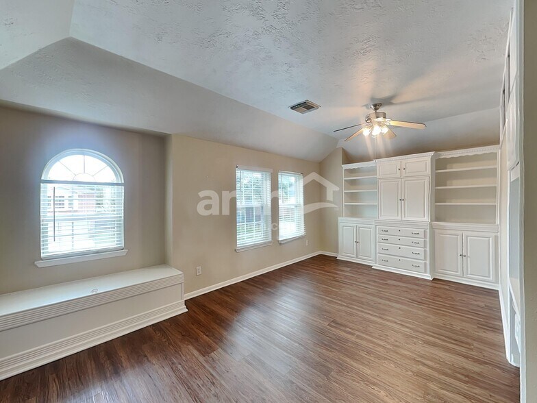 Building Photo - 26887 Castlecliff Ln
