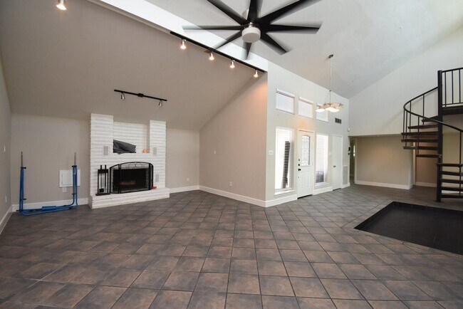 Building Photo - 6003 Long Leaf Dr