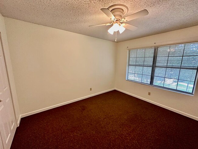 Building Photo - 102 Lady Bird Ln