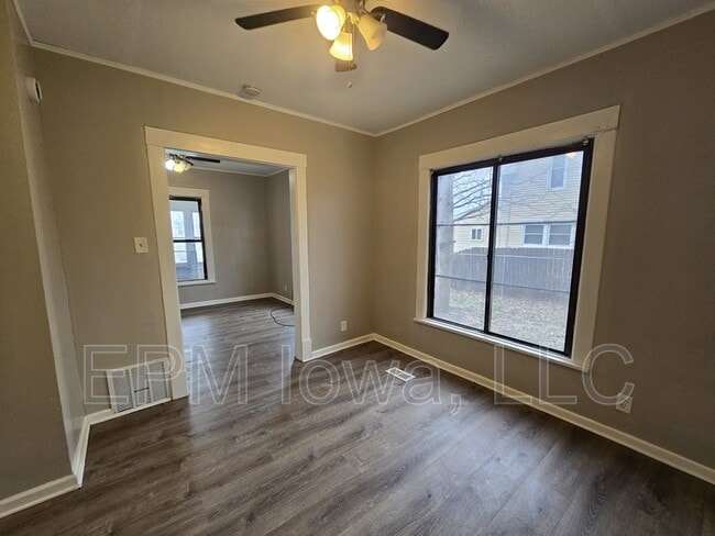 Building Photo - 214 Edwards St