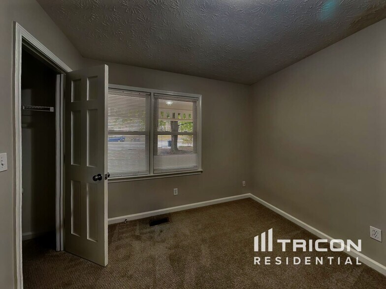 Building Photo - 1925 Sidneys Cove