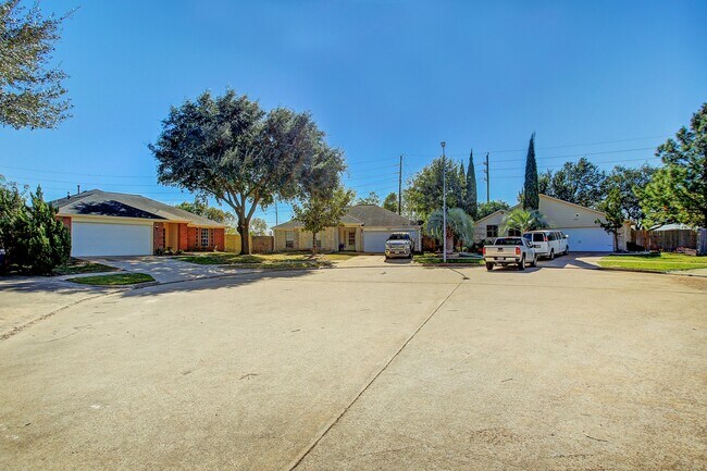Building Photo - 6506 Larissa Cir