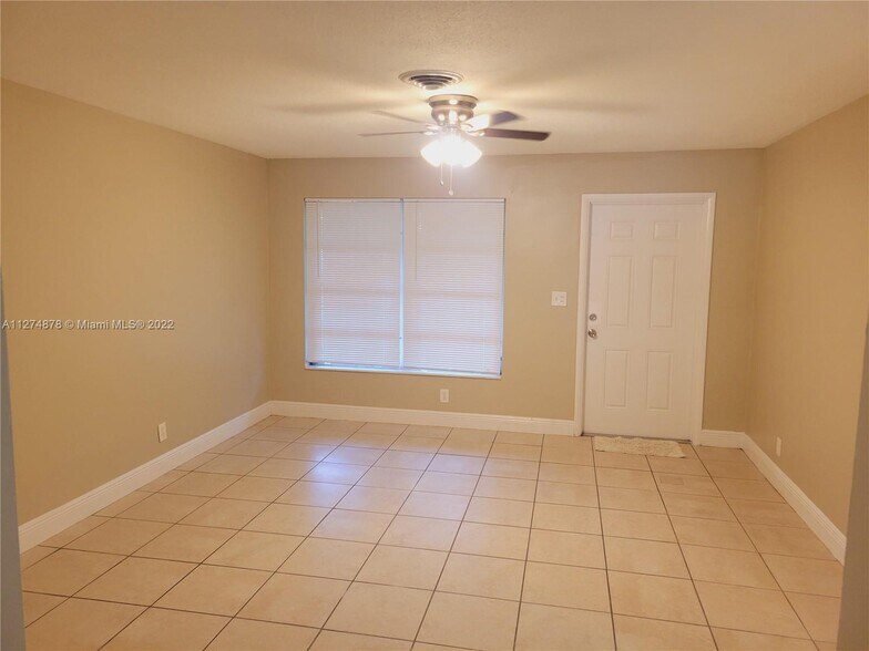 Building Photo - 2504 NW 9th Ln