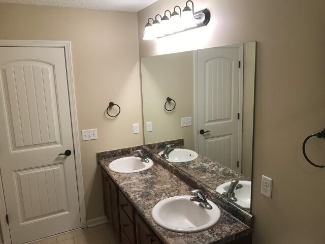 Building Photo - 501 Dresler Rd