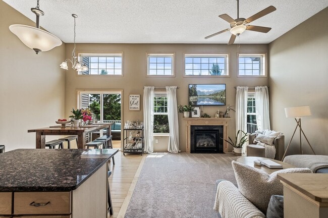 Building Photo - Spacious 3-Bedroom Townhome in Prime Savage/Prior Lake Location