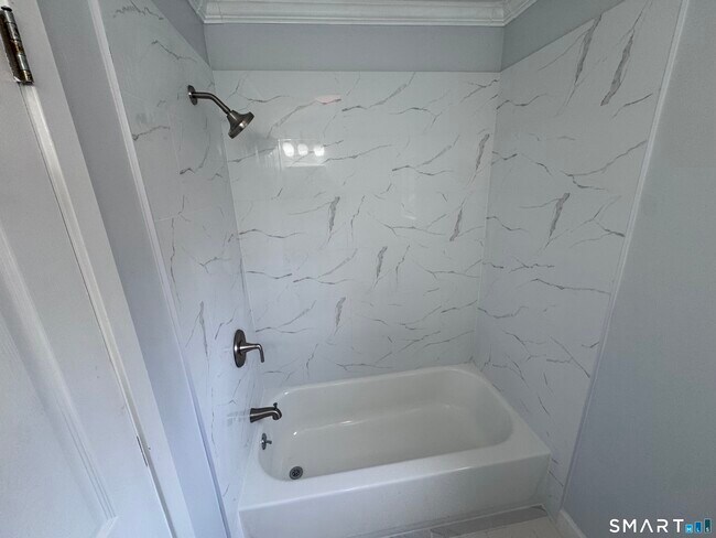 Building Photo - 18 Prospect St