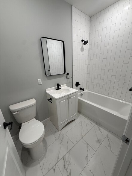 Building Photo - 456 Ellison St