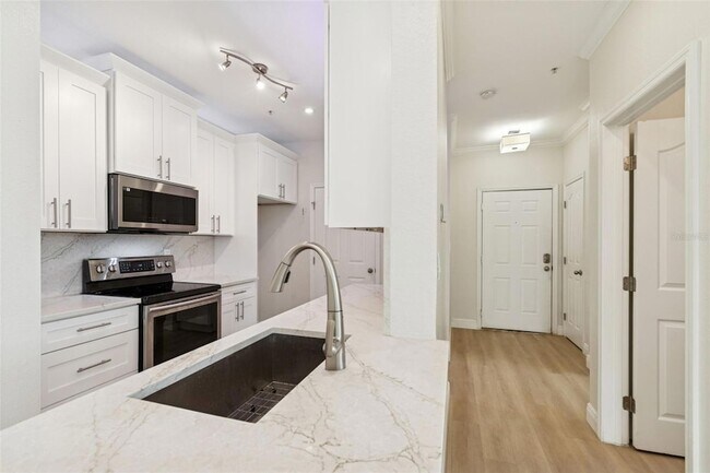 Building Photo - 5000 Culbreath Key Way