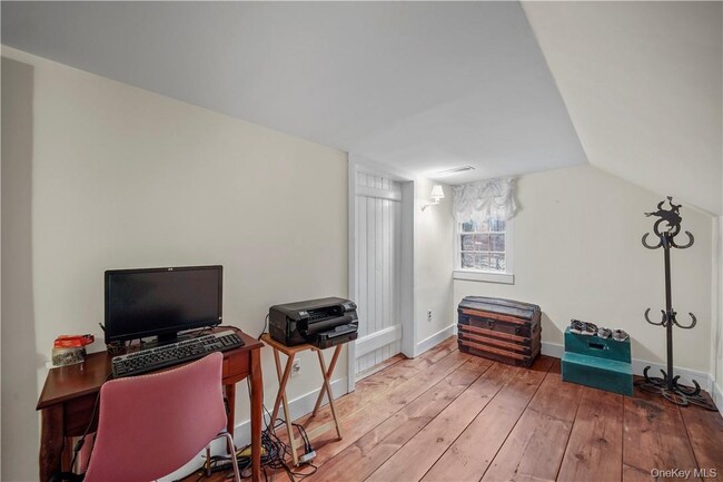 Building Photo - 15 Inningwood Rd