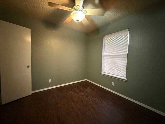 Building Photo - For Rent – 3 Bed | 2 Bath Duplex in Broken Arrow Schools