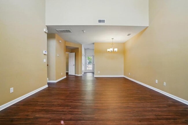 Building Photo - 7420 Abigail Glen Dr