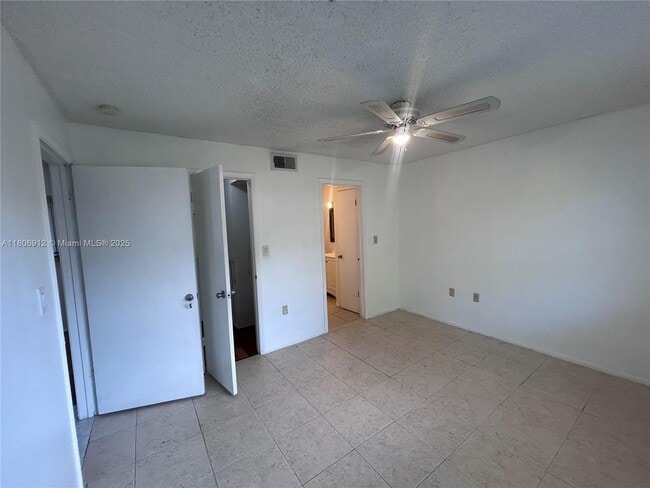 Building Photo - 10581 SW 155th Ct