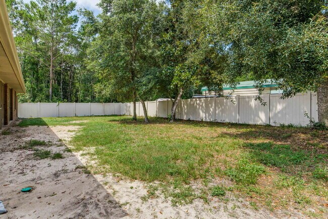 Building Photo - Spacious 4-Bedroom / 3 Bathroom + Office c...