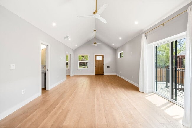 Building Photo - Remodeled 4BD, 3.5BA Home in South Park Hill with 2-Car Garage