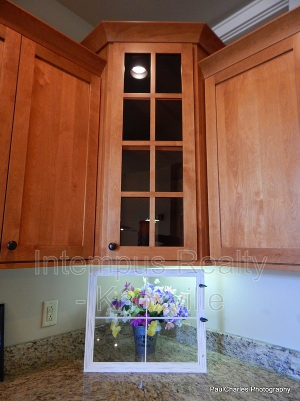 Building Photo - 402 S Gay St