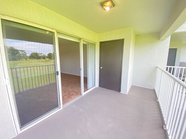 Building Photo - Second Floor Apartment with Balcony View! ...