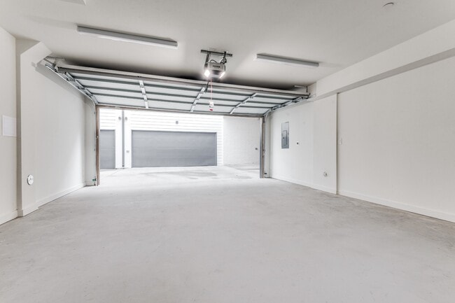 Building Photo - Newer 2 bedroom, office, and fenced yard townhome in Lakewood!