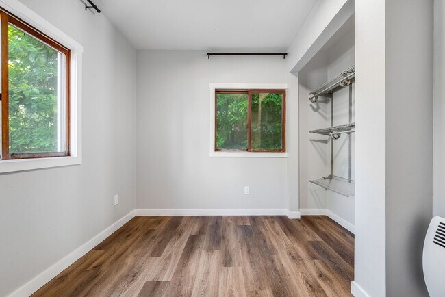 Building Photo - Charming 1 BD 1 BA cottage nestled on a be...