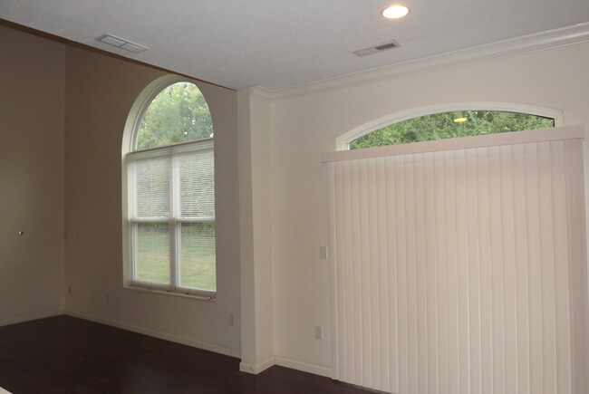 Building Photo - Spacious 2 story Beavercreek Condo