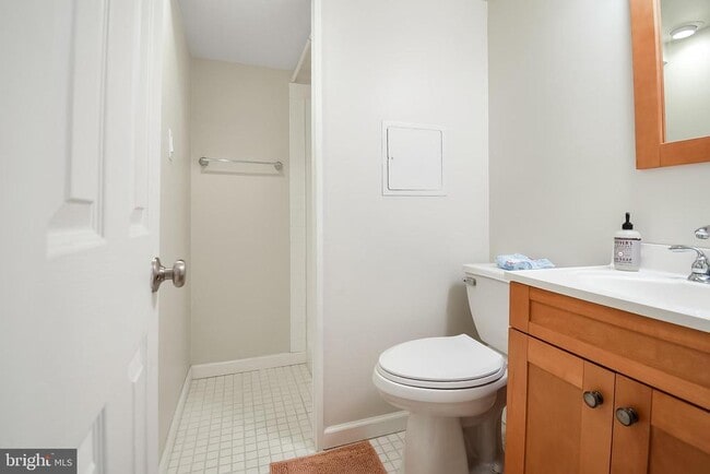 Building Photo - 807 Surrey Ln