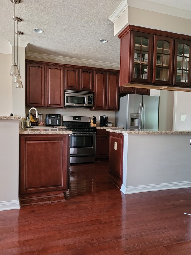 Kitchen - 1059 Bluffway Dr