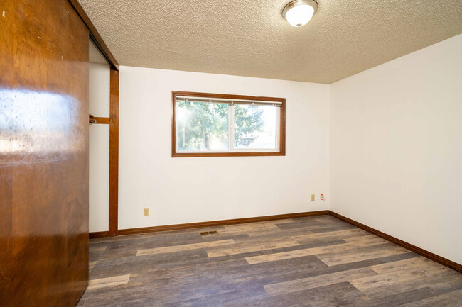 Building Photo - 4 Bedroom 3 Bath Home -  EVERGREEN AIRPARK...