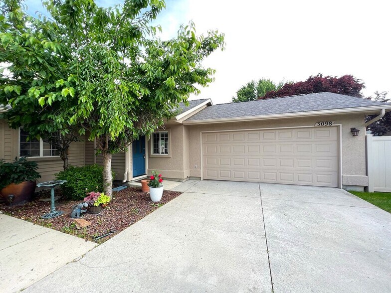 Primary Photo - 3098 S Cadet Ln