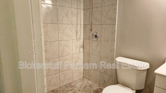 Building Photo - 3814 Meadowcliff Dr