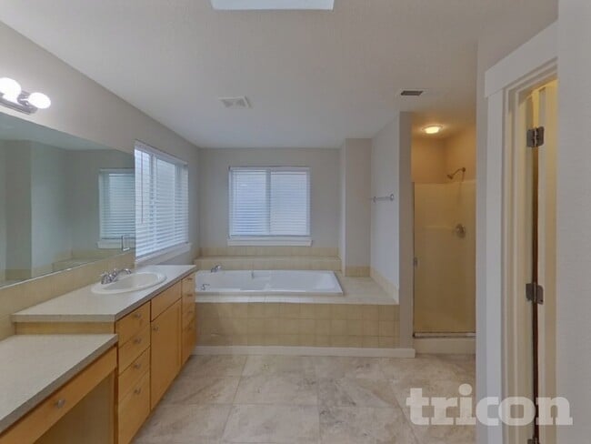 Building Photo - 2525 W 10th St