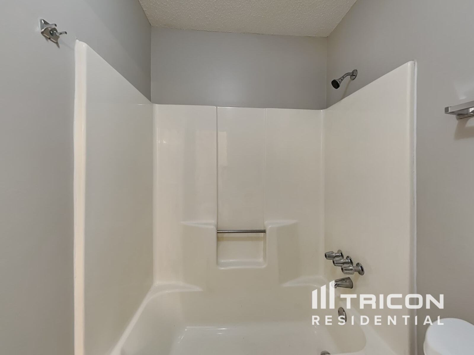 Building Photo - 389 Hillridge Dr