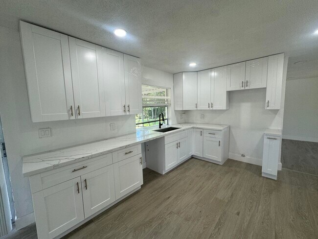 Building Photo - 6260 SW 6th St