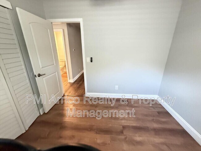 Building Photo - 2809 Marconi St