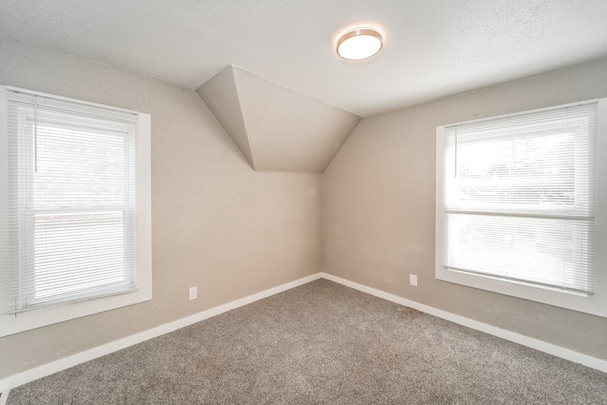 Building Photo - 1836 Superior St