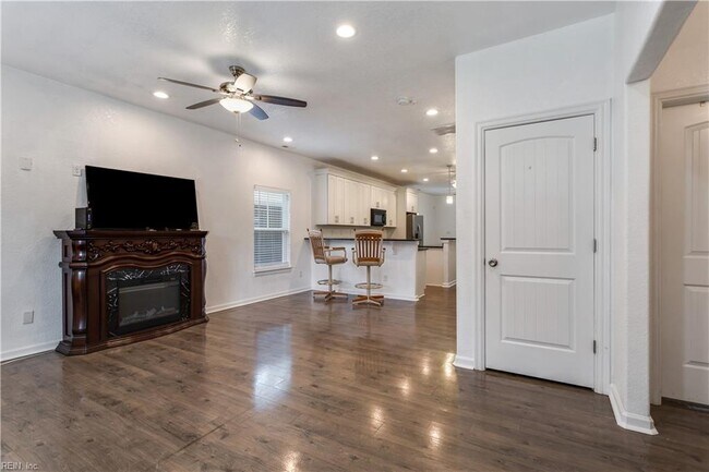 "fireplace" does NOT convey - 3212 Downes St