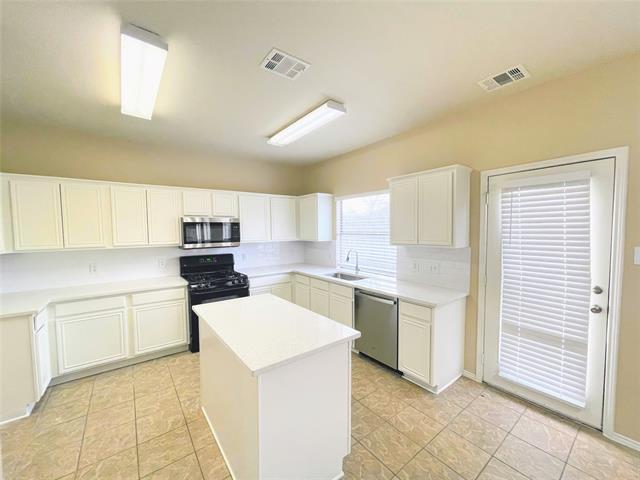 Building Photo - 9209 Warren Dr