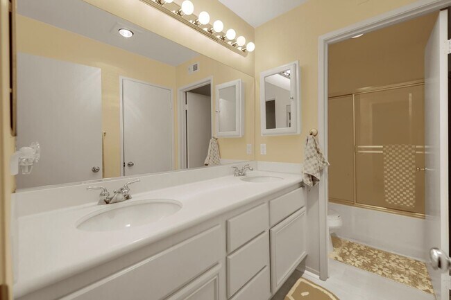 Building Photo - 421 Sonora Cir