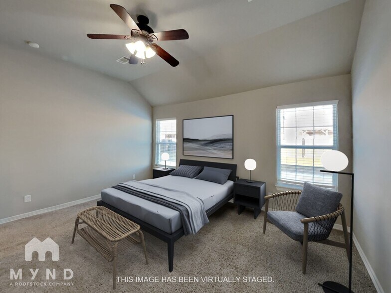 Building Photo - 3312 E Gillette St