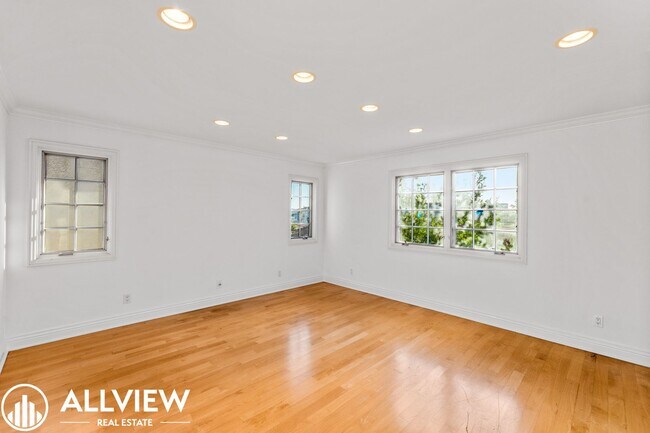 Building Photo - 111 Via Jucar