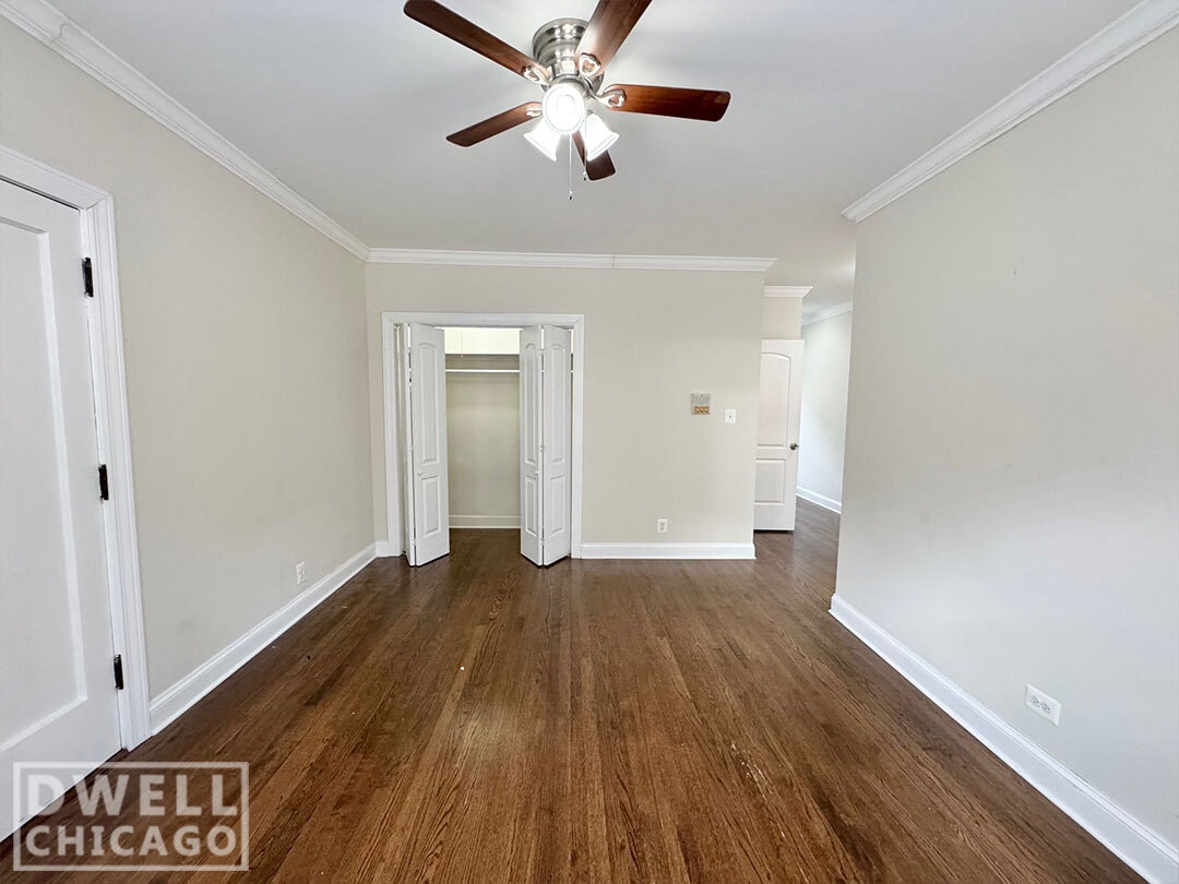 Building Photo - 3830 N Greenview Ave