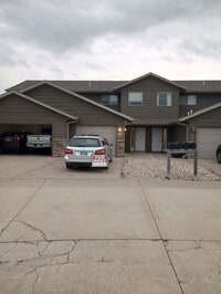 Building Photo - Two bedroom one bathroom w/ single garage