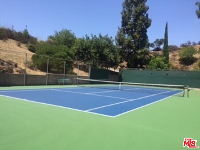 Building Photo - 6708 Hillpark Dr