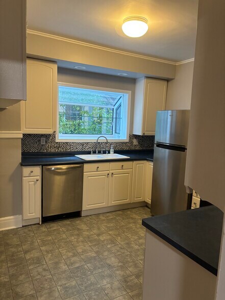 Building Photo - 783 Potomac Ave