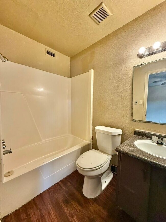 Building Photo - Tour Today! 1 Bed 1 Bath Apartment Near Downtown Tyler!