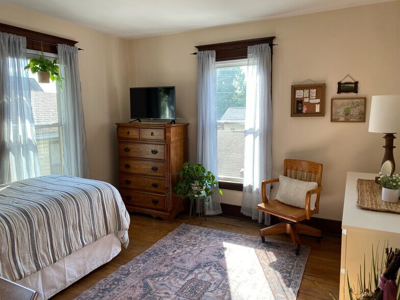 2nd bedroom - 403 E Penn St