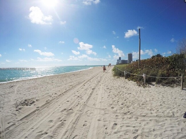 Building Photo - 540 74th St