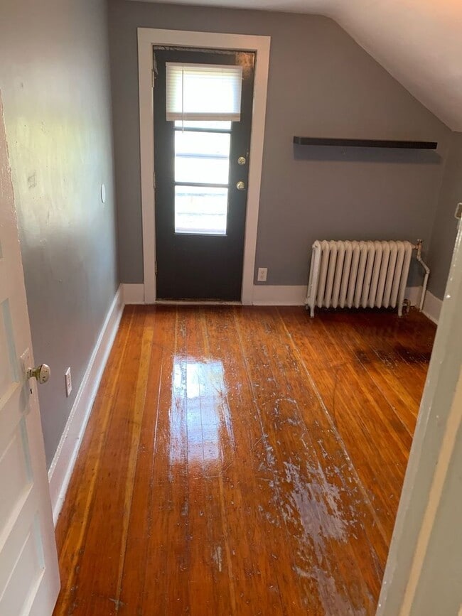 Building Photo - 3 Bedroom Duplex