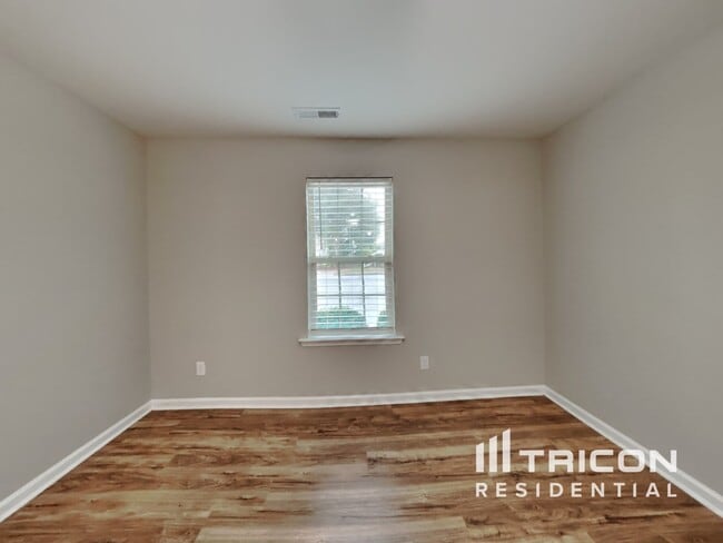 Building Photo - 605 Avondale Dr