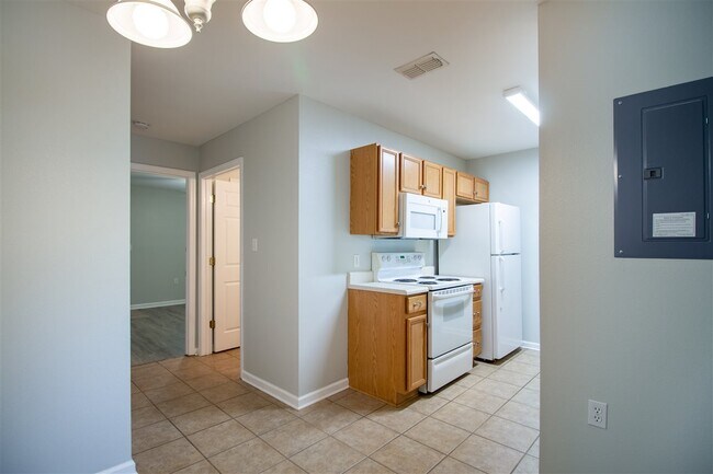 Building Photo - 2738 W Tharpe St