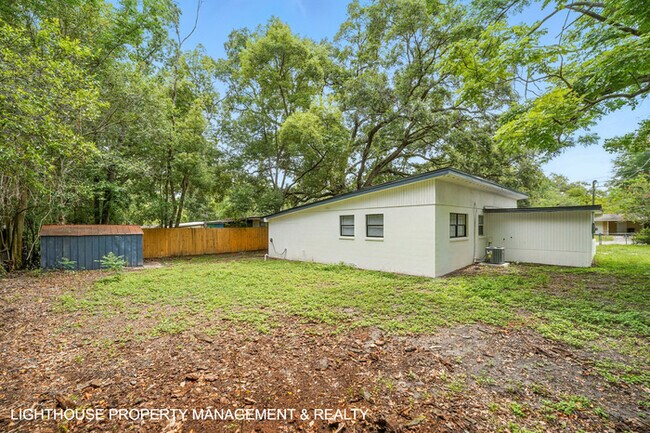 Building Photo - Renovated 3 Bed/2 Bath Home with Den & Off...