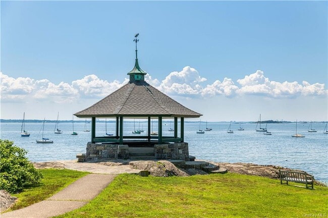 Building Photo - 14 N Chatsworth Ave